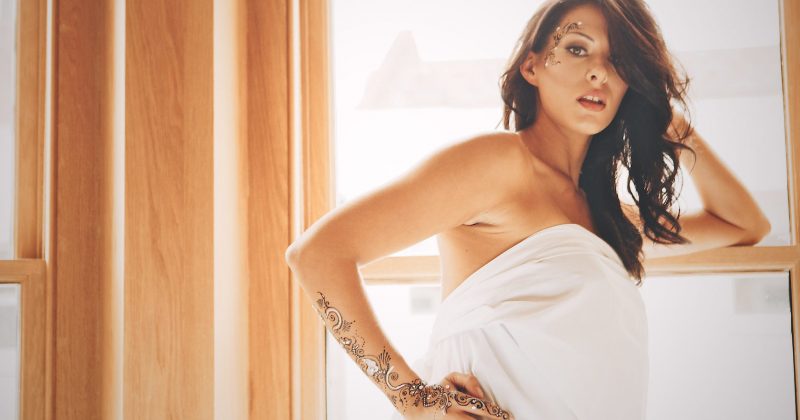 TINA DICKINSON (MODEL PORTFOLIO) – Click image to view project